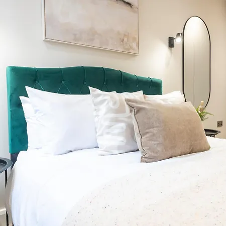 Harvey Nic's & Designer Quarter 62ch Apartment