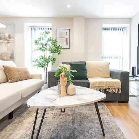 Harvey Nic's & Designer Quarter 62ch Apartment *