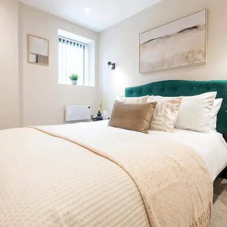 Harvey Nic's & Designer Quarter 62ch Apartment
