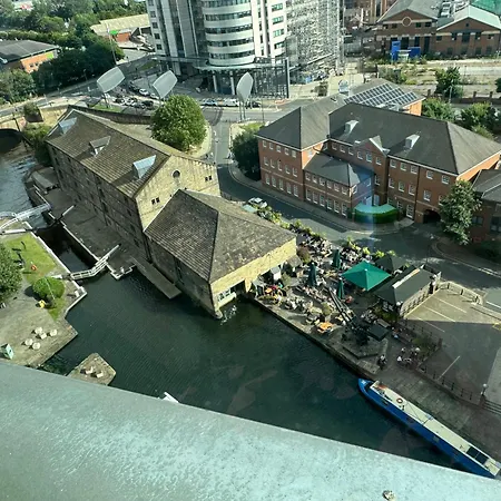 Harvey Nic's & Designer Quarter 62ch Apartment Leeds (West Yorkshire)
