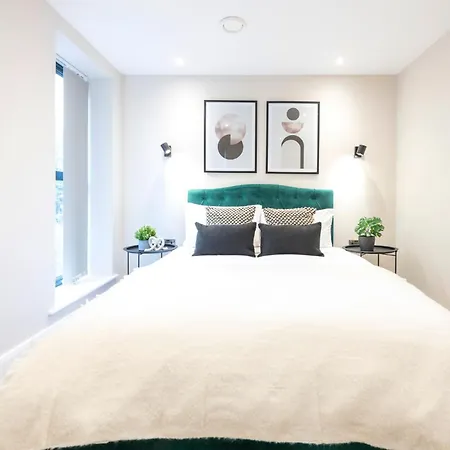 Апартаменти Harvey Nic's & Designer Quarter 62ch