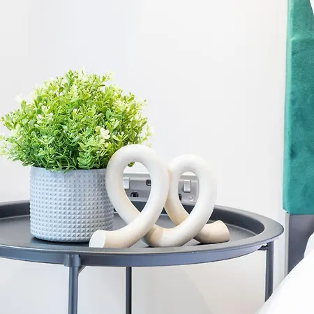 Harvey Nic's & Designer Quarter 62ch