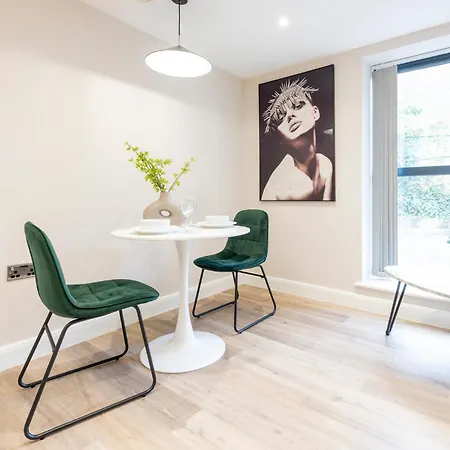 Harvey Nic's & Designer Quarter 62ch Лідс