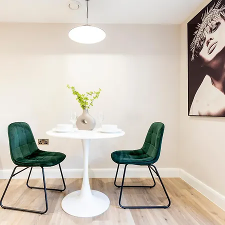 Harvey Nic's & Designer Quarter 62ch