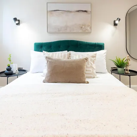 Апартаменти Harvey Nic's & Designer Quarter 62ch *