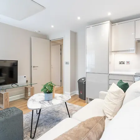 Harvey Nic's & Designer Quarter 62ch