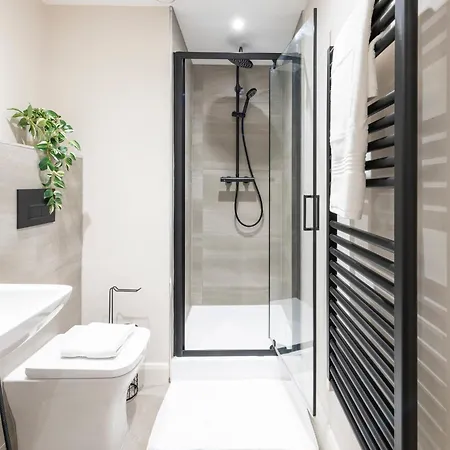 Harvey Nic's & Designer Quarter 62ch