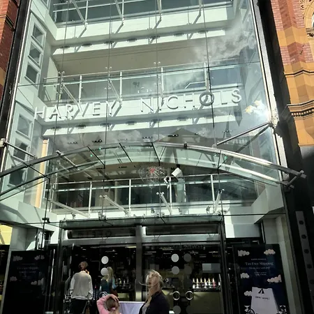 Harvey Nic's & Designer Quarter 62ch *