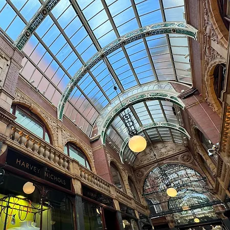 Harvey Nic's & Designer Quarter 62ch Apartamento