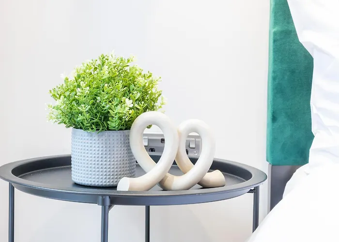 Harvey Nic's & Designer Quarter 62ch