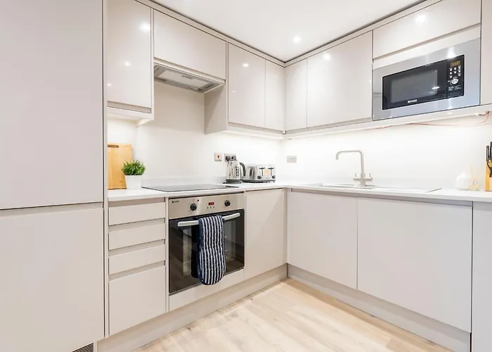 Harvey Nic's & Designer Quarter 62ch *