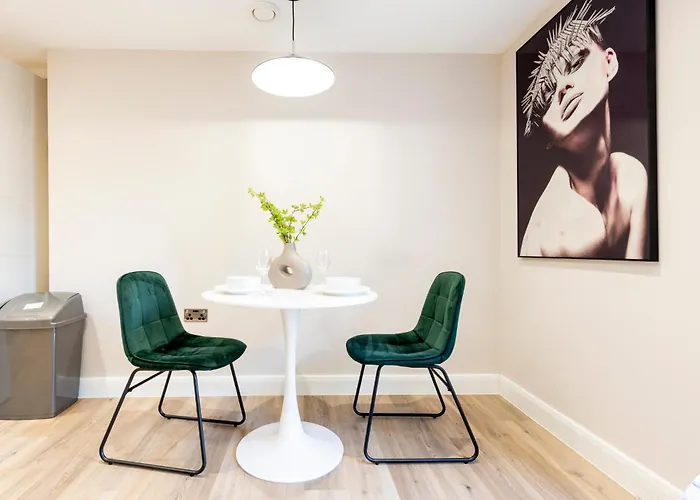 Harvey Nic's & Designer Quarter 62ch