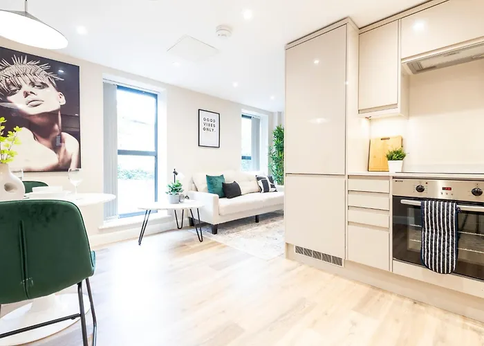 Harvey Nic's & Designer Quarter 62ch