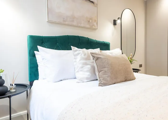 Harvey Nic's & Designer Quarter 62ch Apartment