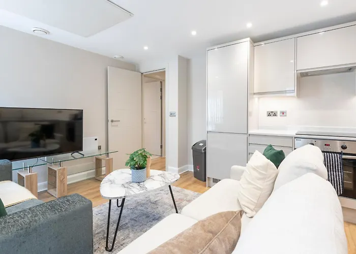 Harvey Nic's & Designer Quarter 62ch