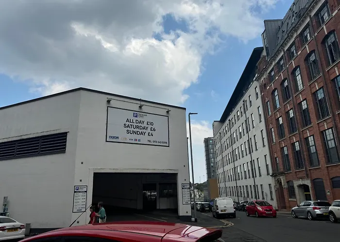 Harvey Nic's & Designer Quarter 62ch * Leeds (West Yorkshire)